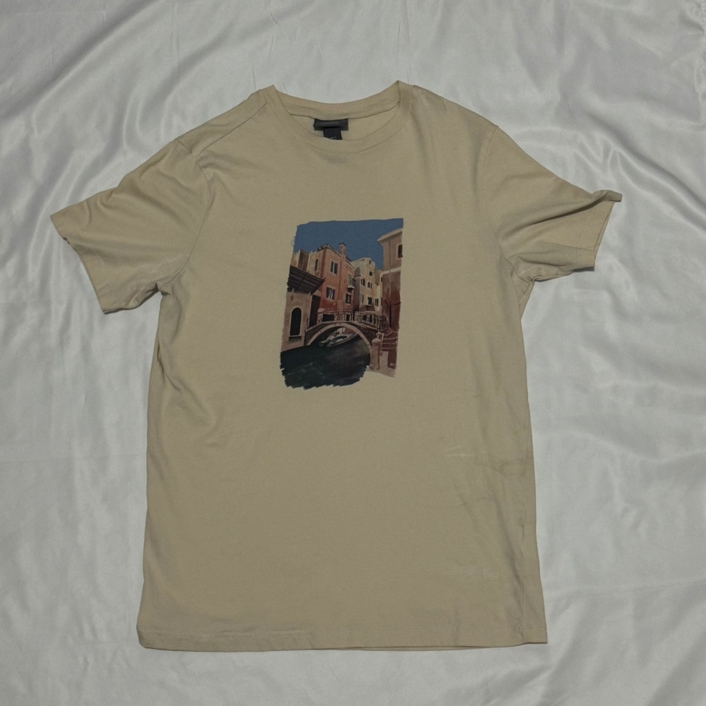 H&M Tan Graphic Tee with Cityscape